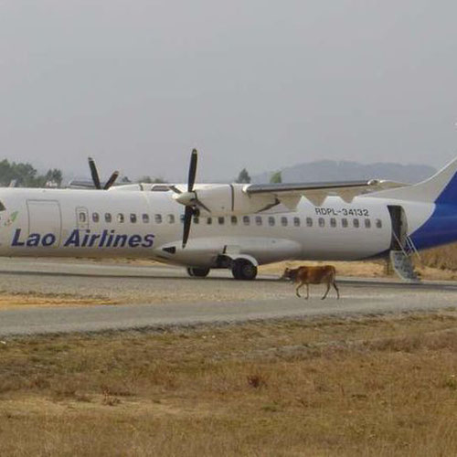 Lao Airlines pesawat 6