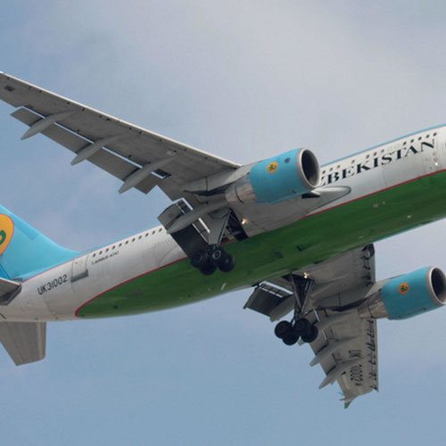 Uzbekistan Airways avión 3