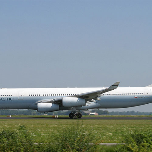 Cathay Pacific pesawat 4